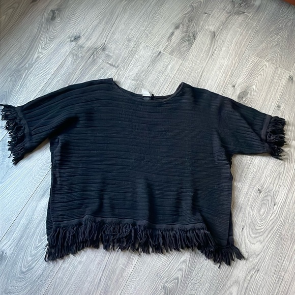 Anthropologie Akemi+ Kin frayed edge with fringe accent, black, BoHo poncho top - Picture 3 of 9